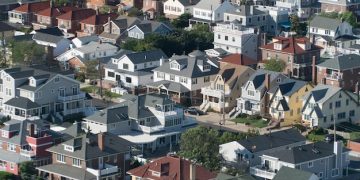 How the Fed's 0.25% Rate Hike Affects US Mortgage Rates - Cover Image